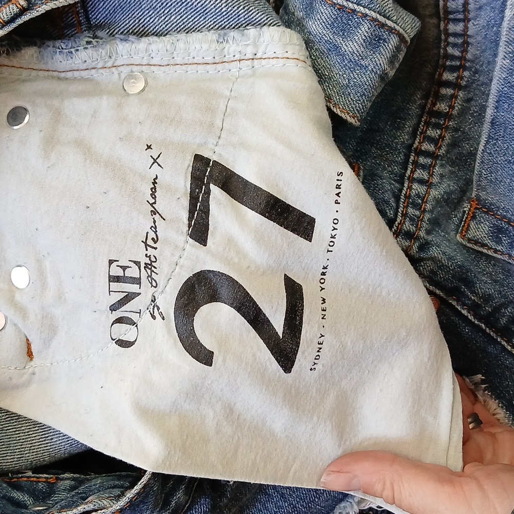 One Teaspoon Distressed DenimShorts Size 27 - Picture 6 of 6